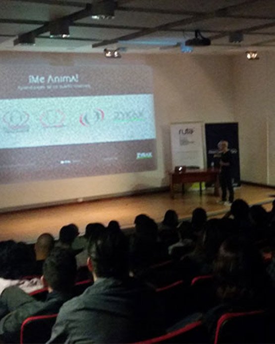 Camilo Hernández de ZYKAX en el Festival de Animación en la Universidad de Medellín con Ruta N