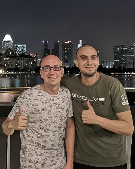 Eduardo Peña artista y Camilo Hernández de ZYKAX trabajando juntos en pro de la imaginación y la creatividad audiovisual