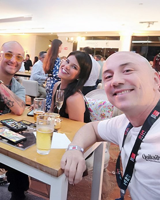 Camilo Hernández de ZYKAX entertainment en MIP Cancun junto a colegas representando a Colombia en el mercado audiovisual latinoamericano